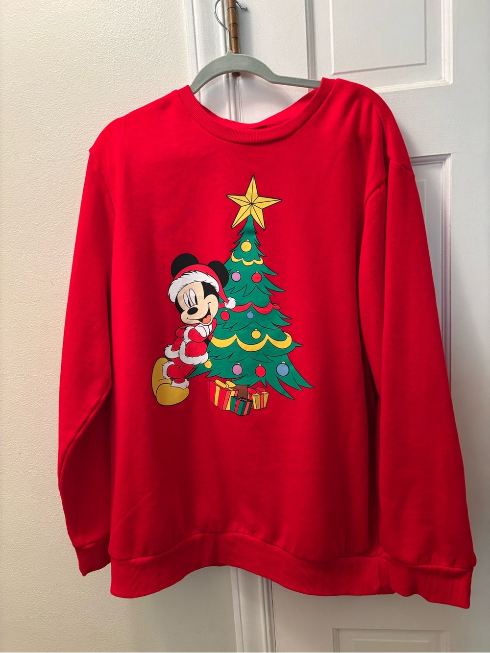 Women’s Red Mickey Mouse Christmas Crewneck Sweatshirt
Size 3X